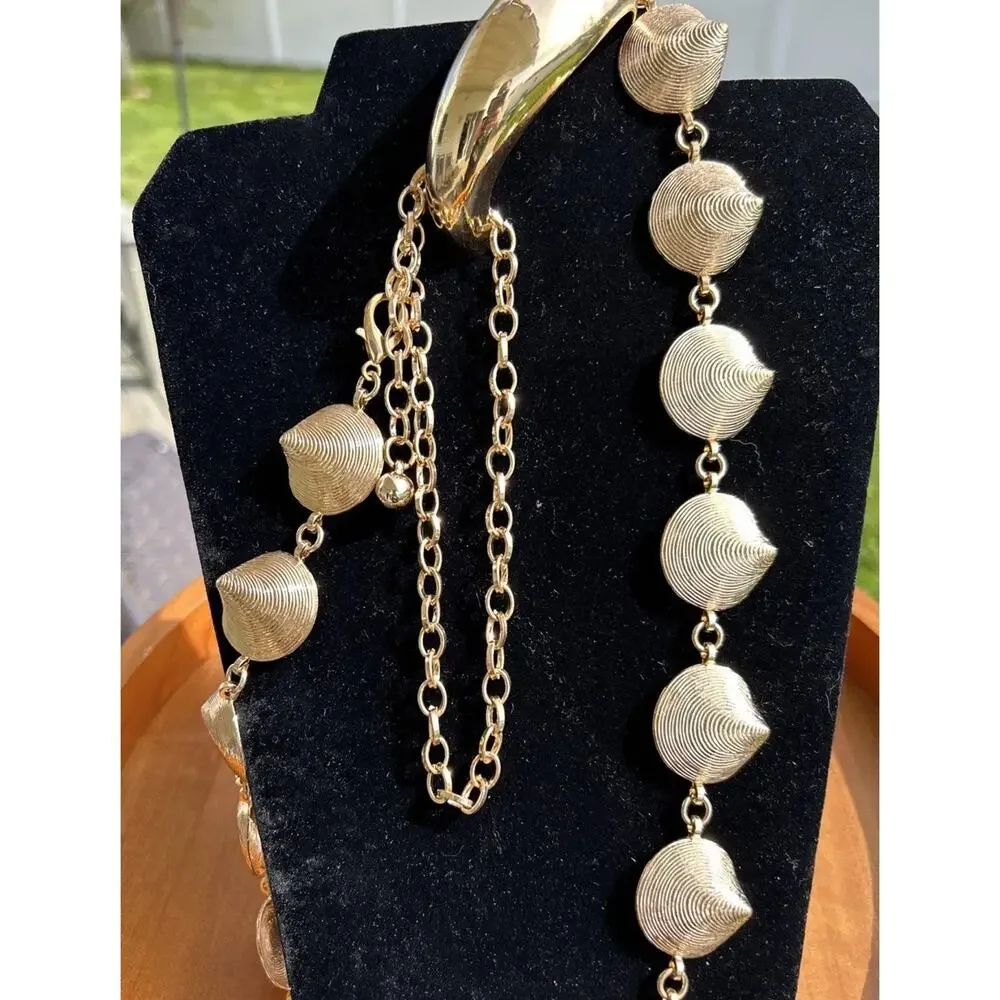 Unbranded | Jewelry | Vintage Goldtone Clamshell Necklace And Clamper ...